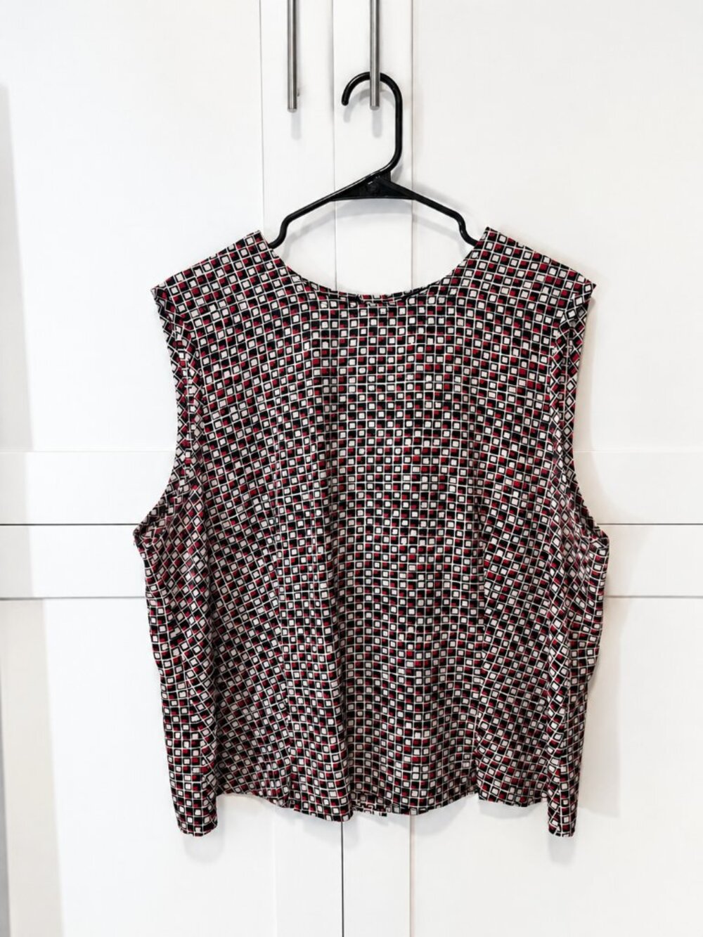 Karen Scott Geometric Button-Back Sleeveless Blouse – Size XL
